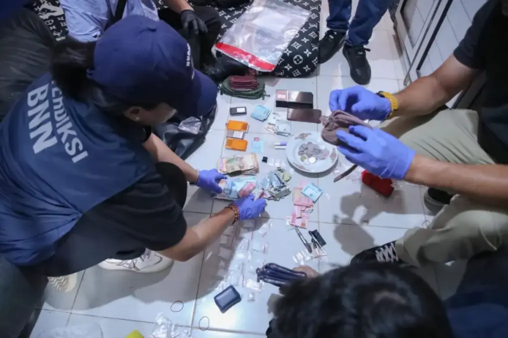 Pasca Geledah Kampung Ambon, Tiba-tiba Muncul Isu Kepala BNN Suyudi Ario Seto - Shandy Aulia Pasca Geledah Kampung Ambon, Tiba-tiba Muncul Isu Kepala BNN Suyudi Ario Seto - Shandy Aulia